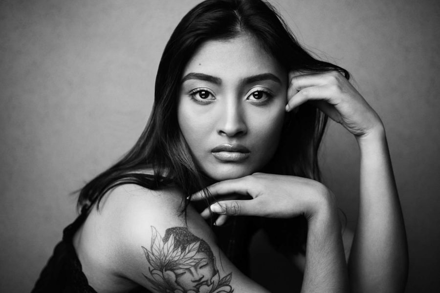 PORTRAIT femme asiatique tatouée noir et blanc style mode