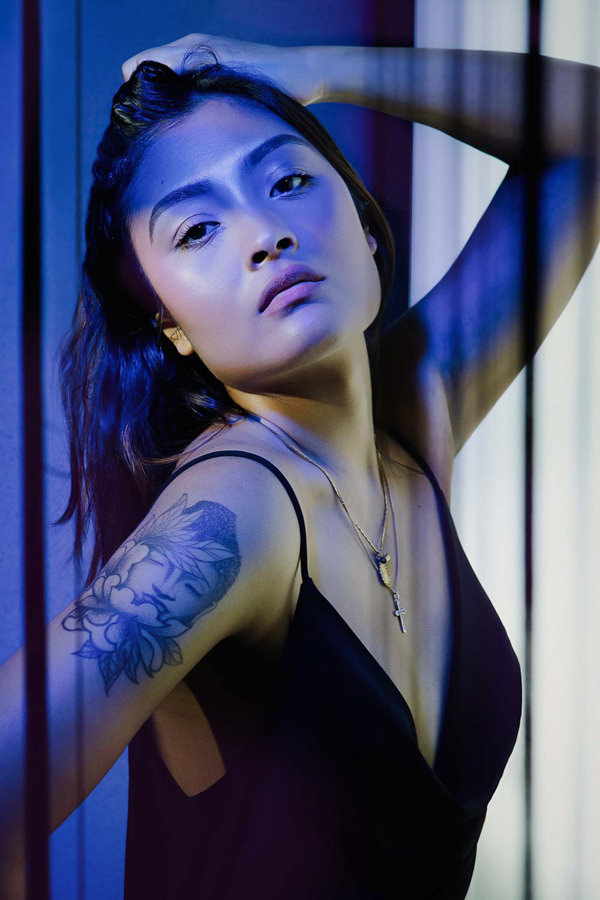 PORTRAIT femme asiatique coloré avec gélatines de couleurs