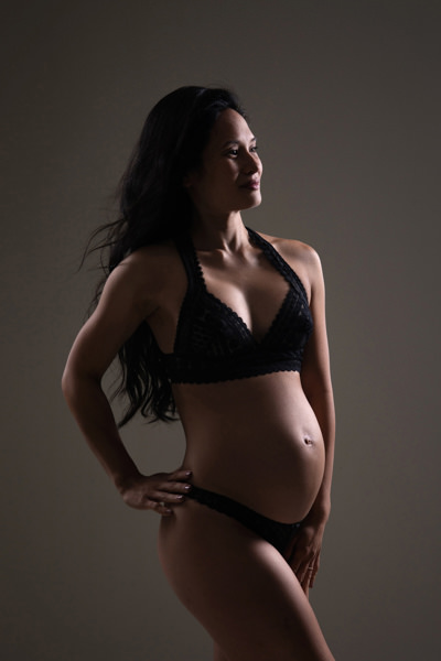 portrait de grossesse en lingerie